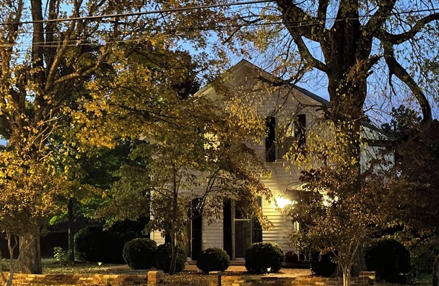 Small Town Charm - King Street - Hampden-Sydney College and Longwood University