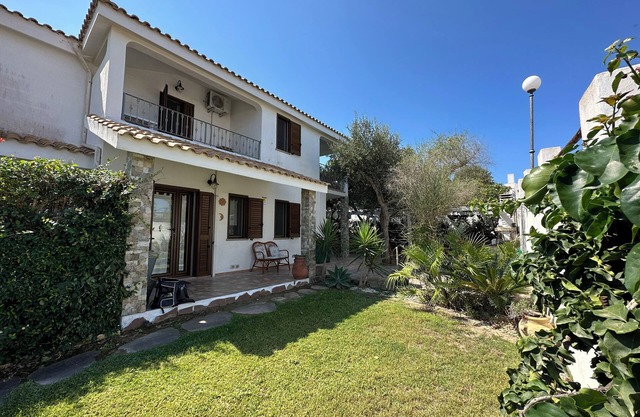 Small villa with garden 10 minutes from the beach, equipped with all amenities.