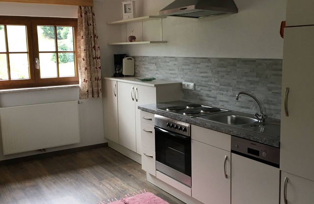 Kleiner Bewirtschafteter Milchviehbetrieb mit Ferienwohnung im Ostallgäu.