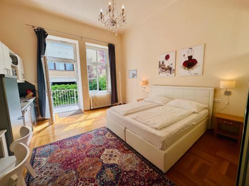 SMARAGD - Doppelzimmer mit Küche direkt im Zentrum, Balkon