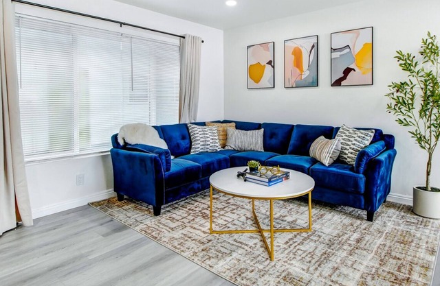 Smart 2BR Unit + Parking + Near DTLA #TravelSGV