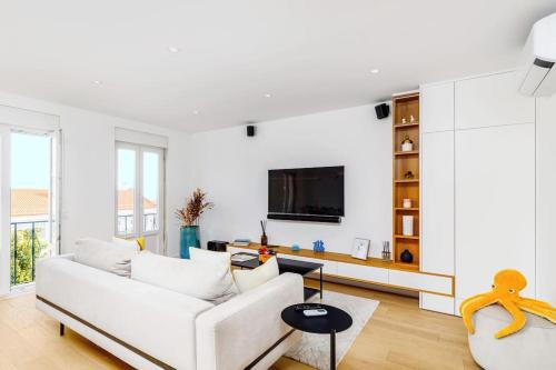 Smart Flat River views & NTFlix by Homeful Homes