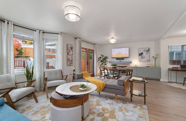 Luxury Waterview Haven: 3BR Spa, Sleeps 8 with Heat, AC, wiFi in lovely Vallejo