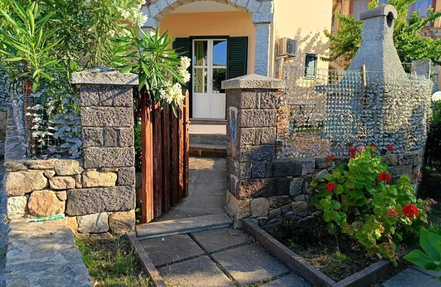 SMERALDO apartment with private garden