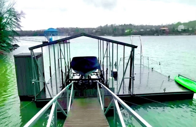Smith Lake Luxury Home w/ Private Dock, Kayaks, Hot Tub, Fire Pit, Grill, & More