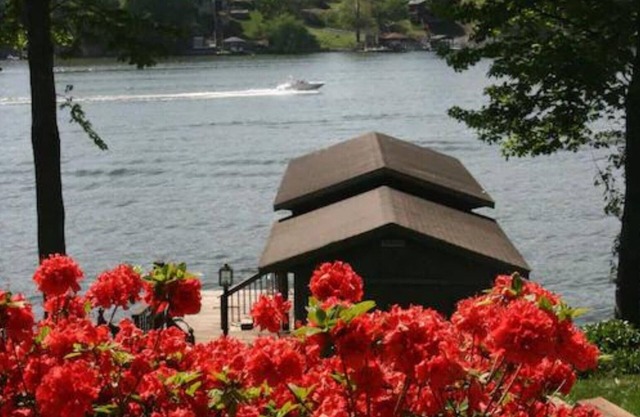 Budget Friendly Cottage Charm Weiten Blick aufs Wasser w / Wifi am Smith Mountain Lake