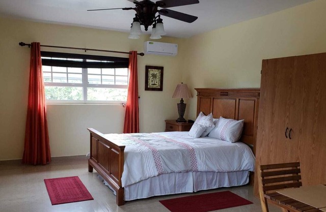 Smith Oasis - Close to Kiteboarding and Long Bay Beach