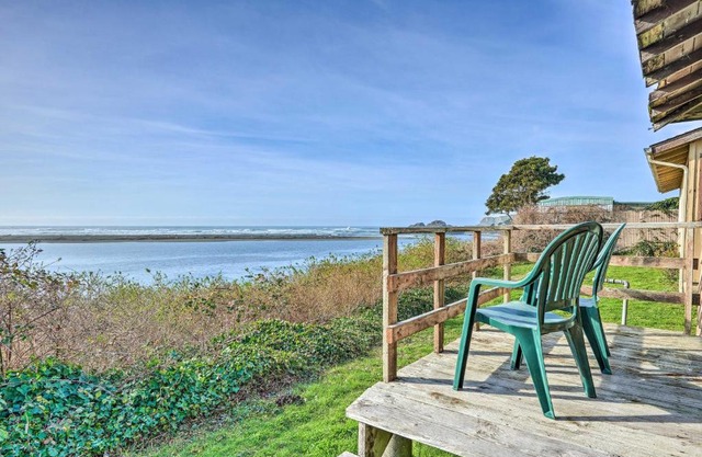 Smith River Vintage Cabin Oceanfront Deck and Views