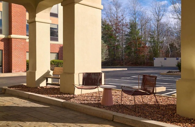 Smithfield Charm: Free Breakfast & Pool Access | 2 Units | Near Universities