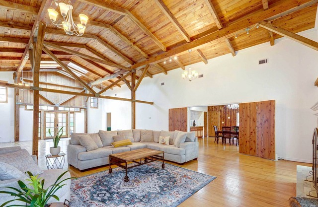 Smithville Retreat on 25 Private Acres!