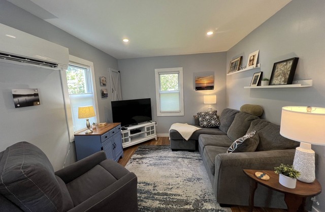 Smitty's Lake House - Contemporary cottage, great kitchen