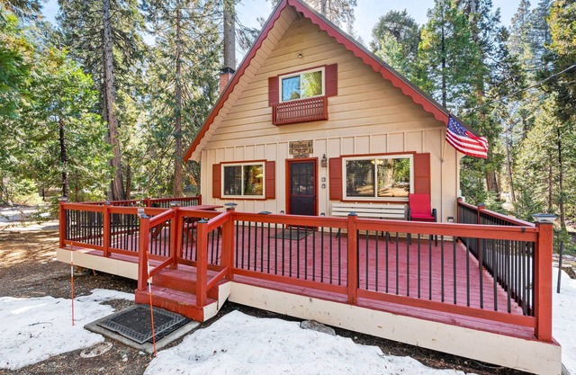 Smoke Tree Hollow-cozy for small families!