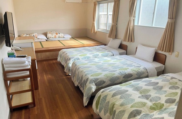 Smoking allowed JapaneseWestern room for groups / Nago Okinawa