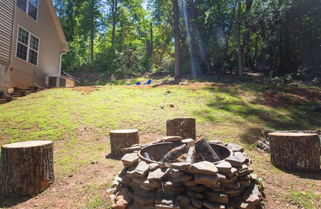 Smokies Hill Top Cabin w/ Firepit/Fireplace Close to Town & Gem Mining/Hiking