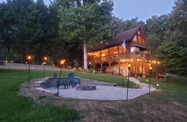 Smoky Mountain Cabin - HOT TUB - Fire Pit