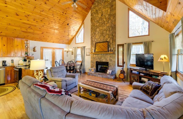 Smoky Mountain Cabin with Fire Pit Hike and Fish!