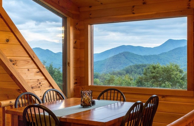 Smoky Mountain Haus mit Multi-Level-Deck, Whirlpool, Sauna - Blick auf die Berge!