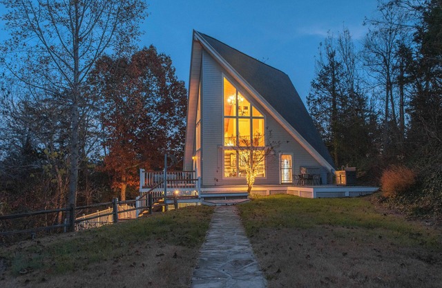 Smoky Mountains Cabin w/ Lake Access & Game Room!