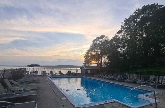 Smuggler's Cove Inn