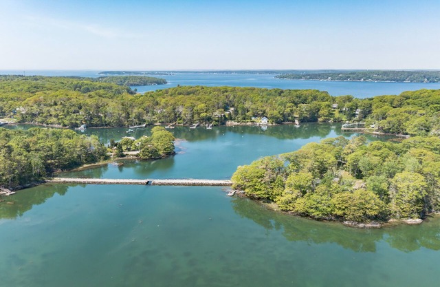 Smuggler's Retreat ExploreTrails, Botanic Gardens, Kayak and MORE