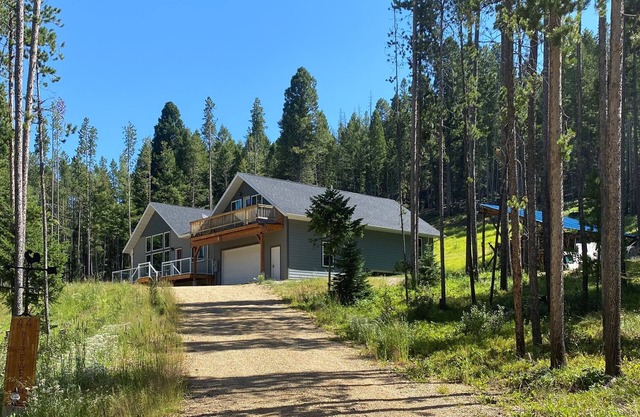 Snaggletooth Lodge - Last Chance before the snow melts.. Enjoy Discovery Ski !