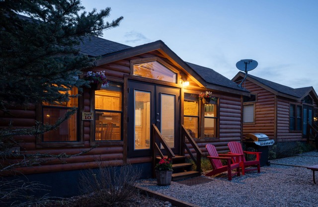 Snake River Cabin Village