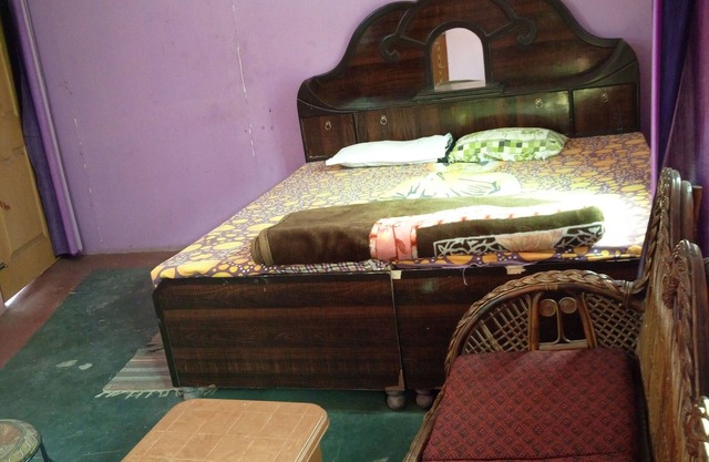 Sneha Home Stay mit Ganga River, atemberaubendem Berg- und Laxman Jhula-Brückenblick