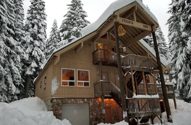 Snoqualmie Pass Inn - Suite 202