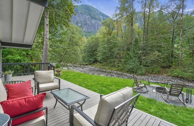Snoqualmie River Retreat