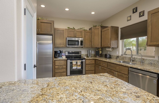 New! The Sweet Spot/King Bed/Arcade/View/RV Pkg/Minutes from River/Casino/Lake
