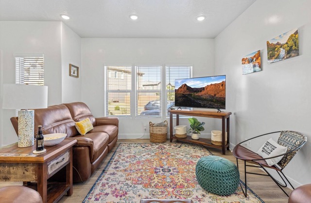 Snow Canyon Escape * Extended Stays * Furnished * Pool and Hot Tub