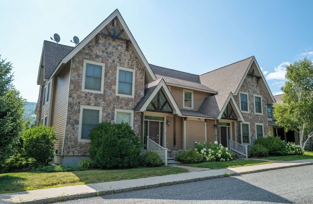 Snow Place Like HomenBeautifully Appointed 5 Bedroom Mount Snow Ski-Home