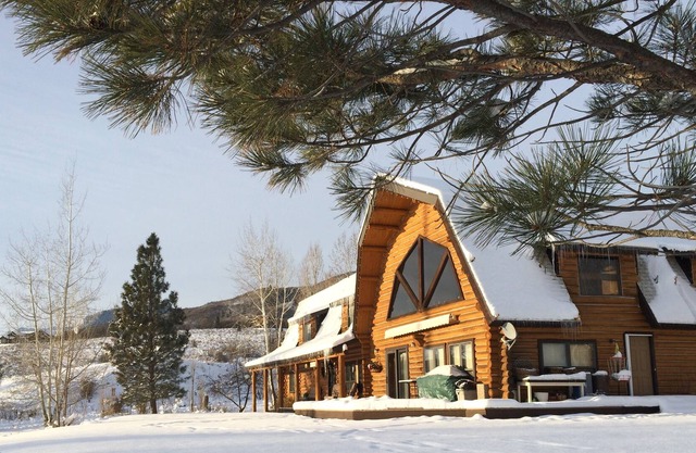Snowberry Inn Bed & Breakfast