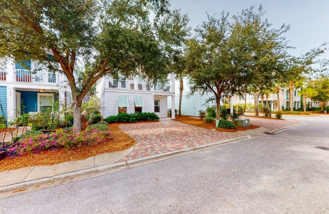 Snowbird-friendly home in gated community with hot tub, pool, balcony, & grill