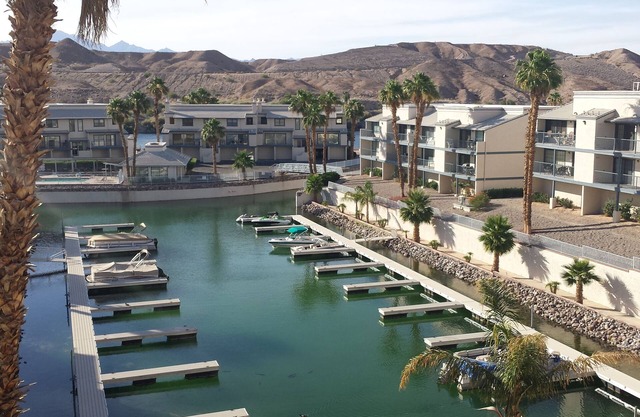 Snowbird Retreat Bullhead City, AZ. 2Bd 2Bth Condo voll möbliert Blick auf den Fluss