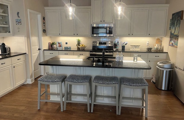 Snowbirds! Beautiful villa available 12/15-4/30 minimum stay of 3 months.