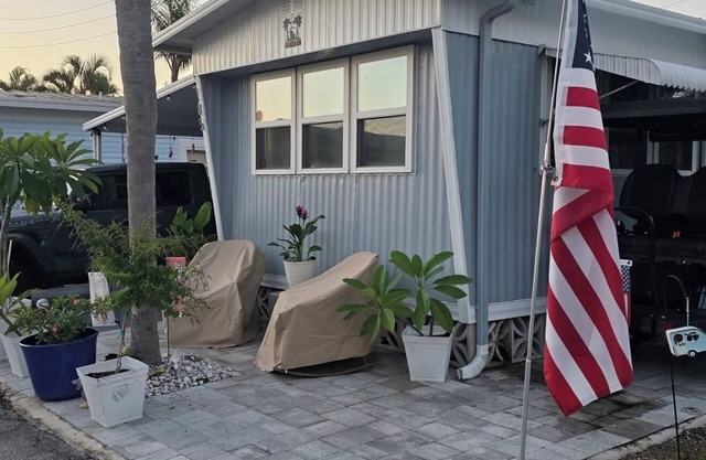 Snowbirds welcome just 10 miles from Anna Maria Island.