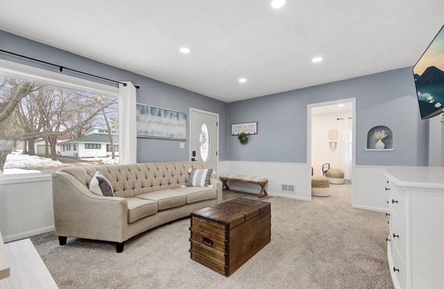 Snowbound Cottage - free wifi, deck, grill, private parking