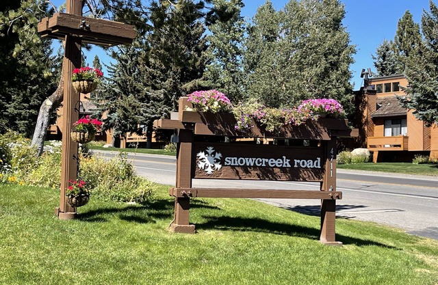 Snowcreek remodel, big, comfy, best location, wash/dry, 3 TV's, Wi-Fi, Red Line