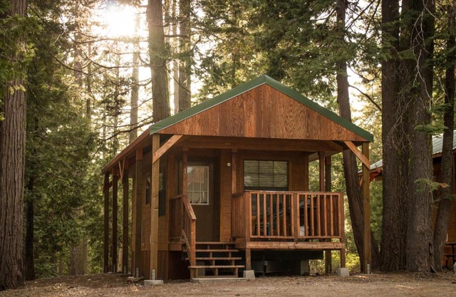 Snowflower Camping Resort Cabin 4