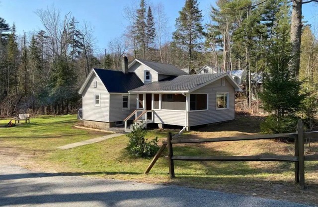 Snowmobile Access & Close to Oak Mt. Ski - Cozy Cabin, Peaceful-Sleeps 6