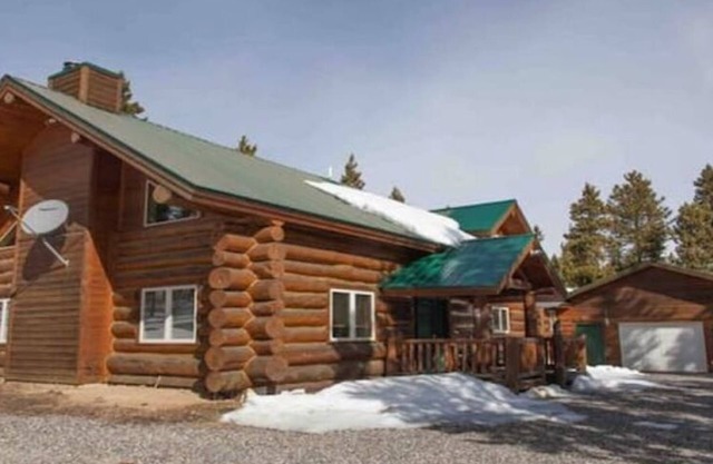 Snowmobile/hunting lodge, GTNP,Togwotee pass,winds