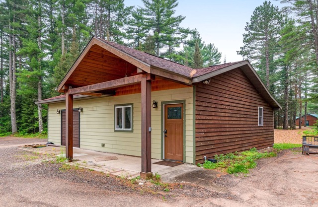 Snowmobiler's sanctuary with easy trail access, updated interior, & washer/dryer