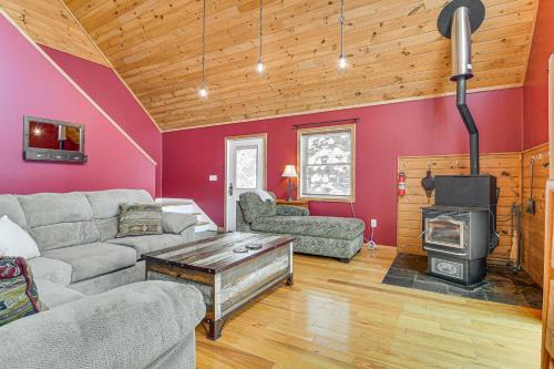 Snowmobiling On-Site Secluded Vermont Getaway