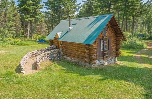 Snowshoe Cabin - Spacious Rustic Retreat w/ Loft