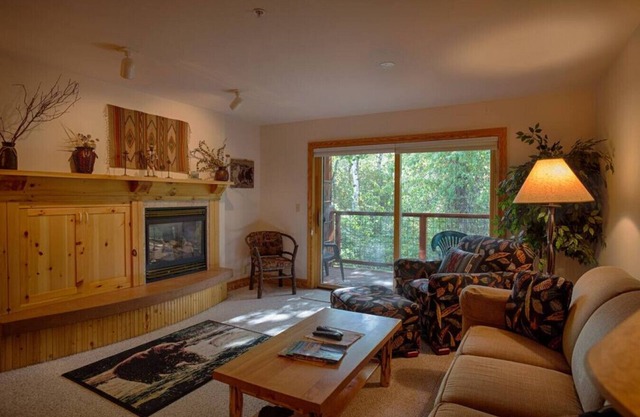 Snowy Pines Retreat: Balcony w View, Hot Tub, Close to Grand Targhee