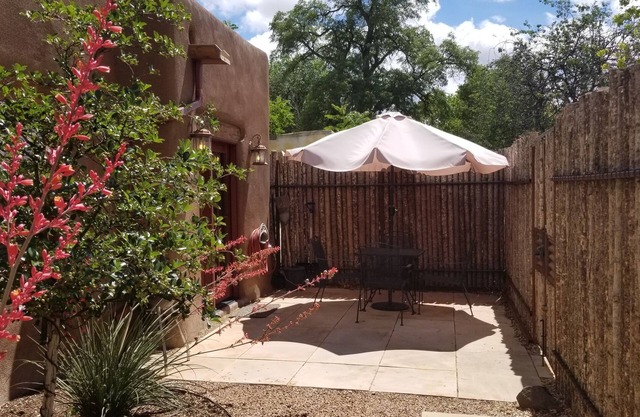 So nah! Perfect Southwest Casita 3 Blocks Plaza, 2 nach O'Keeffe - Casita Ristra