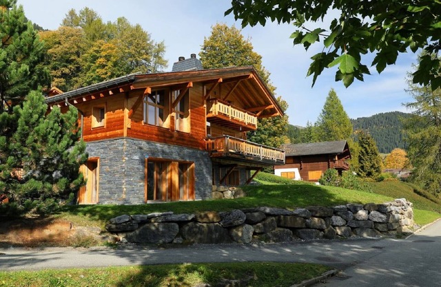 Soak the Alpine views on Lake Geneva encompassing cantons of Geneva,Vaud&Valaisn