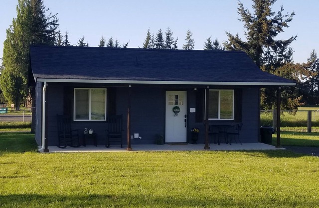 Soak up the mountain View in " R Agnew Cottage"