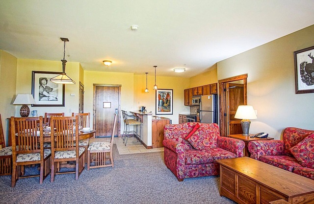2 BR: Soaring Eagle 002